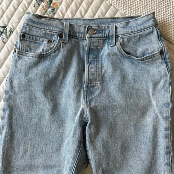 Levi’s 501 Original Cropped Jeans, Light Wash | Size 28 - Picture 4 of 8